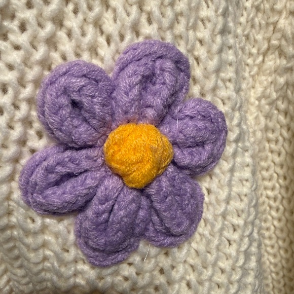 POL oversized chunky knit cream floral V-neck sweater colorful 3D crochet flower - Picture 4 of 13